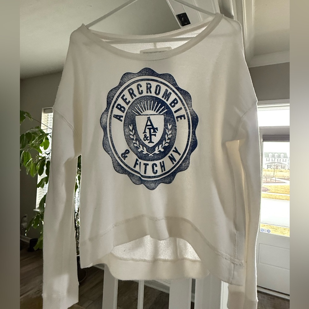 Abercrombie & Fitch lightweight crop sweatshirt. Size XS.